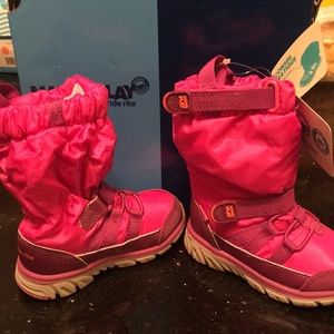 BNIB Stride rite toddler fuchsia sneaker snow boot